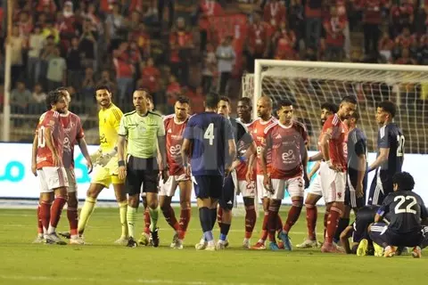 لماذا تراجع الحكم عن طرد محمد الشناوي واكتفى بالإنذار؟ (قانون اللعبة)